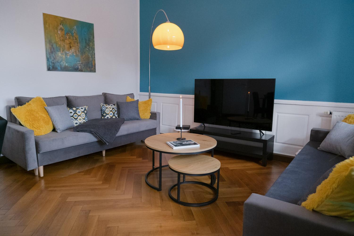 Bella Casa - Business&Family - 2 Zimmer Direkt Neben Schloss, Parkplatz, Smarttv, Netflix, Waschmaschine, 24H Checkin, 71Qm, Kingsizebett, Hotelbettwaesche Ludwigsburg Exterior photo