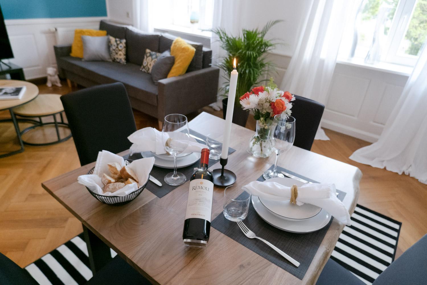 Bella Casa - Business&Family - 2 Zimmer Direkt Neben Schloss, Parkplatz, Smarttv, Netflix, Waschmaschine, 24H Checkin, 71Qm, Kingsizebett, Hotelbettwaesche Ludwigsburg Exterior photo